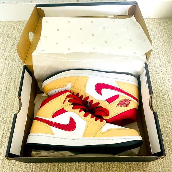 Air Jordan 1 Mid - Light Curry/Cardinal Red (Women’s size 8-8.5, Mens size 7) - Picture 3 of 3